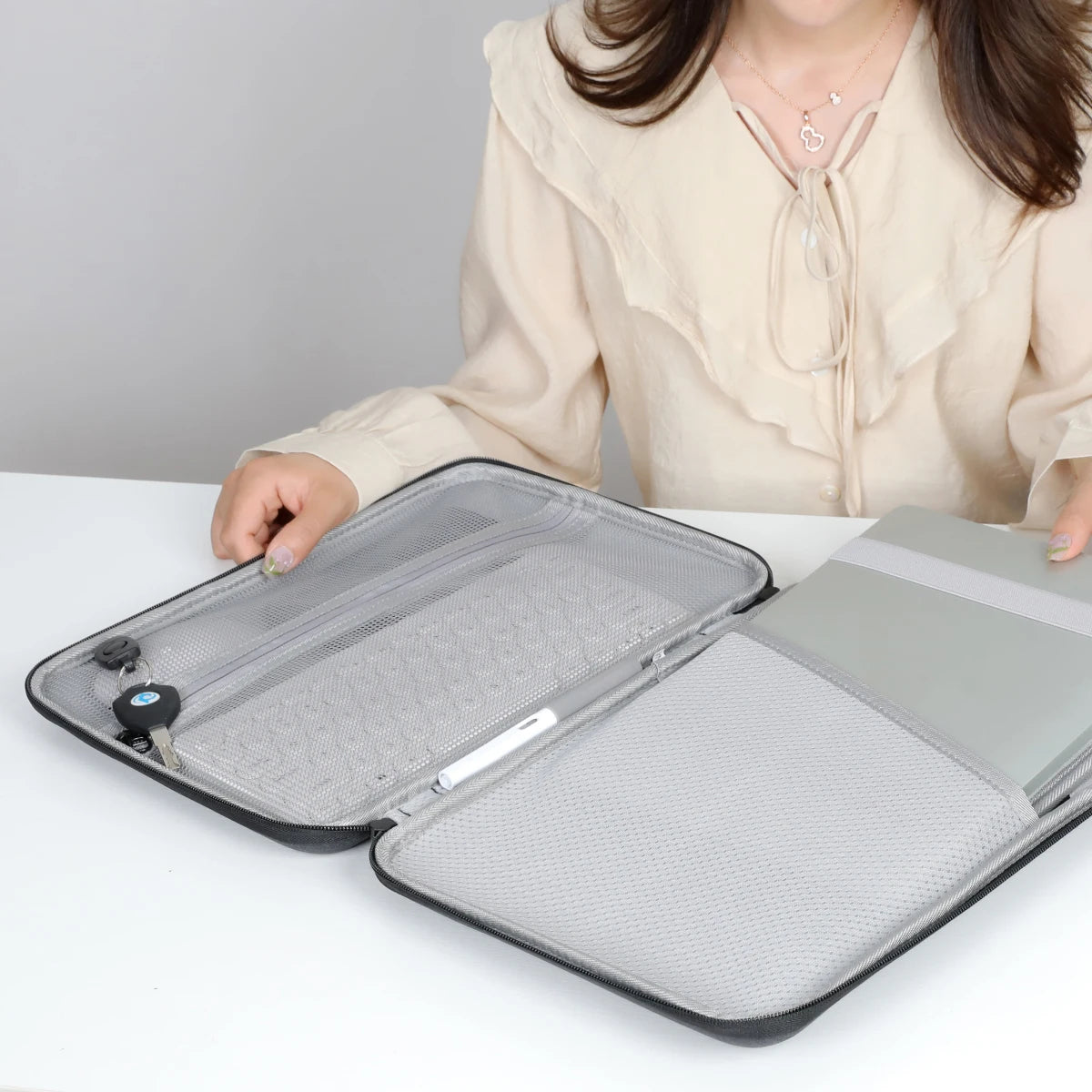 Hard Shell Single-Shoulder Laptop Sleeve